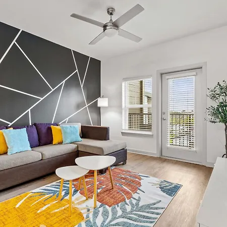 Complete Sleek Modern Apartment 10 Min To Parks Pets Allowed, Resort-Style Amenities